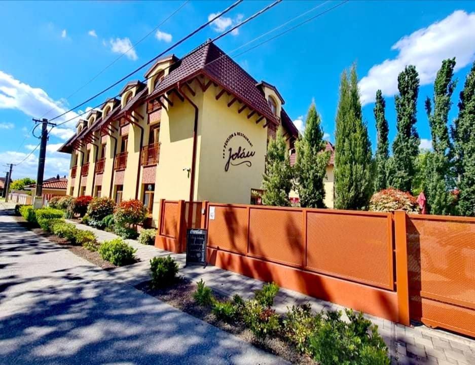 Jolan Pension & Restaurant Cicov Екстериор снимка