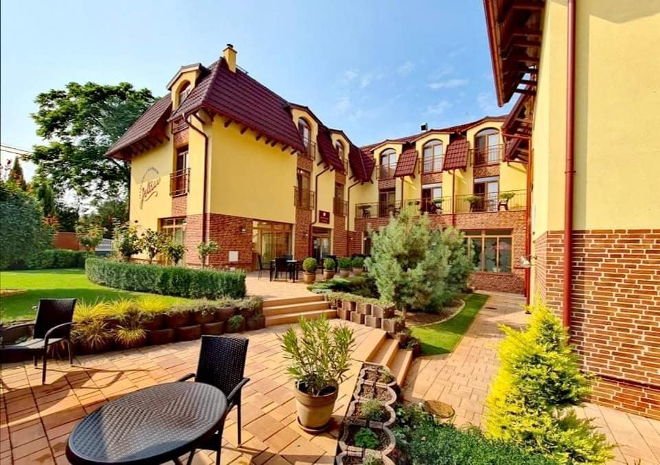 Jolan Pension & Restaurant Cicov Екстериор снимка