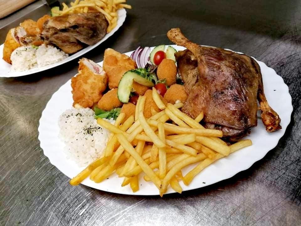 Jolan Pension & Restaurant Cicov Екстериор снимка