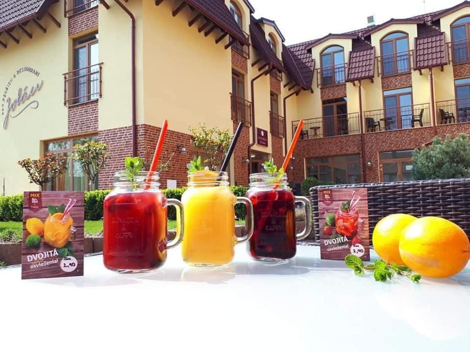 Jolan Pension & Restaurant Cicov Екстериор снимка