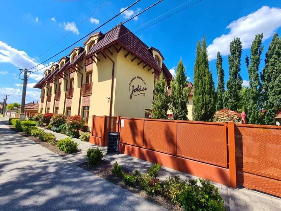 Jolan Pension & Restaurant Cicov Екстериор снимка