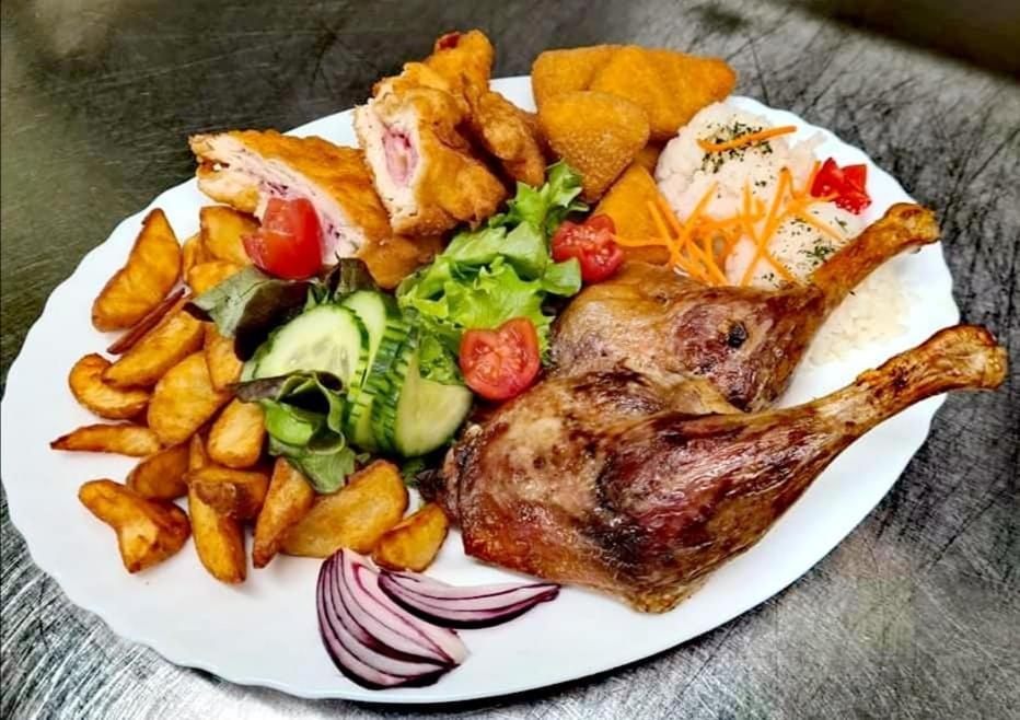 Jolan Pension & Restaurant Cicov Екстериор снимка