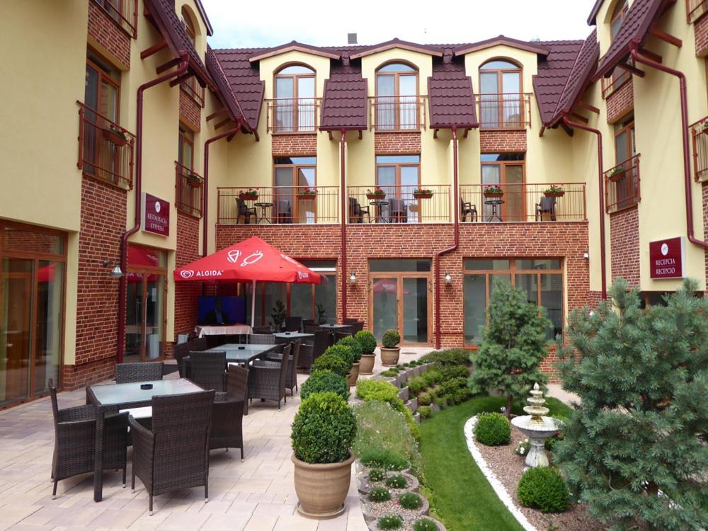 Jolan Pension & Restaurant Cicov Екстериор снимка