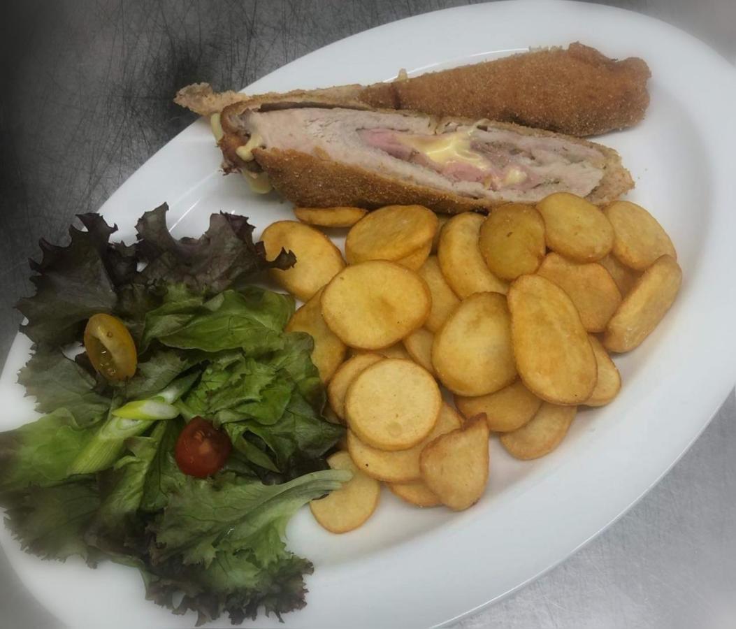 Jolan Pension & Restaurant Cicov Екстериор снимка