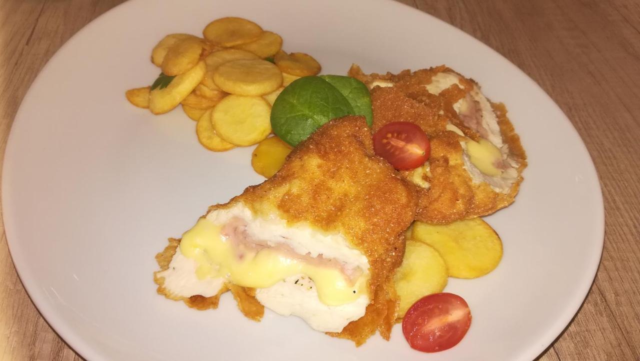 Jolan Pension & Restaurant Cicov Екстериор снимка