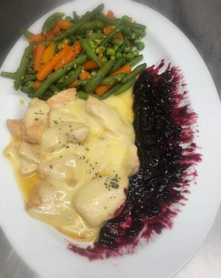 Jolan Pension & Restaurant Cicov Екстериор снимка